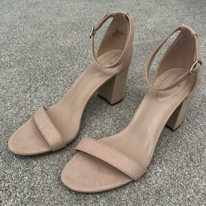 New Bandolino Armory2 8.5 heels